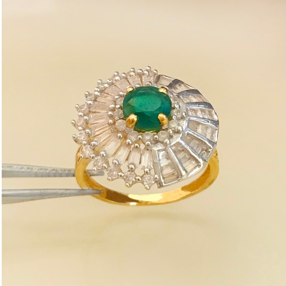 18 Kt   Yellow Gold Engagement Emerald CZ Women'S Finger Ring 5.130 Gm