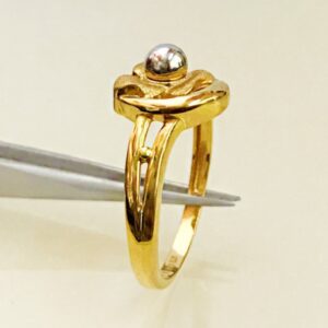 22 Kt   Yellow Gold Engagement Women'S Finger Ring 3.220g Size 6-9