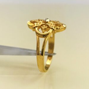 22 Kt Fine Yellow Gold Engagement Women'S Finger Ring 4.260 g Size 6-9