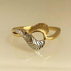 22 Kt   Yellow Gold Engagement Women Finger Ring 3.670 Gms Size 6-9