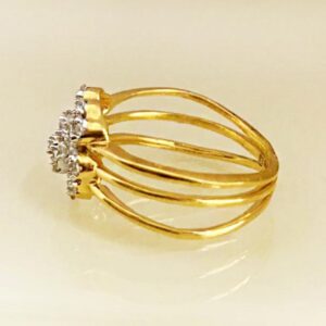 22 Kt   Yellow Gold Engagement Women'S Finger Ring 4.180 g Size 6-9