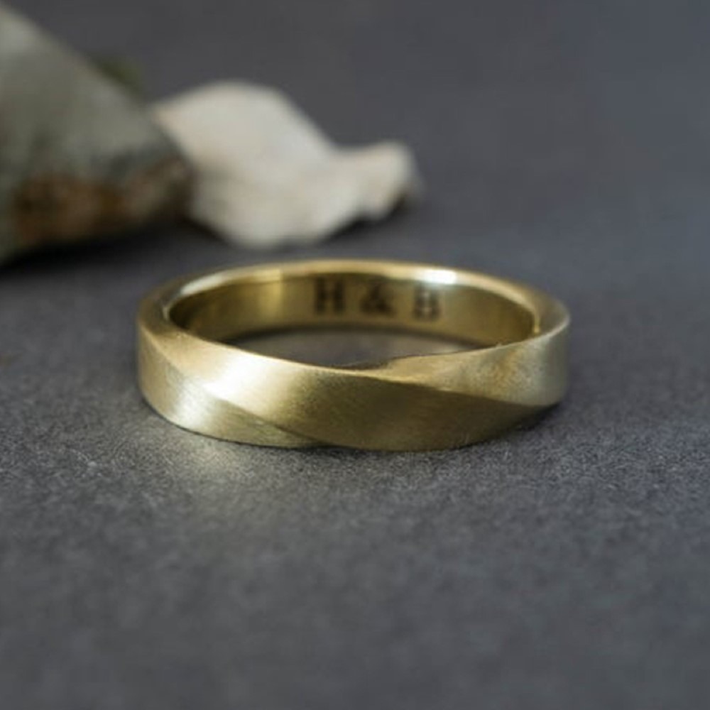 18 Kt Yellow Heavy Gold Twist & Shout Mobius Wedding Band Men'S Ring - Image 3