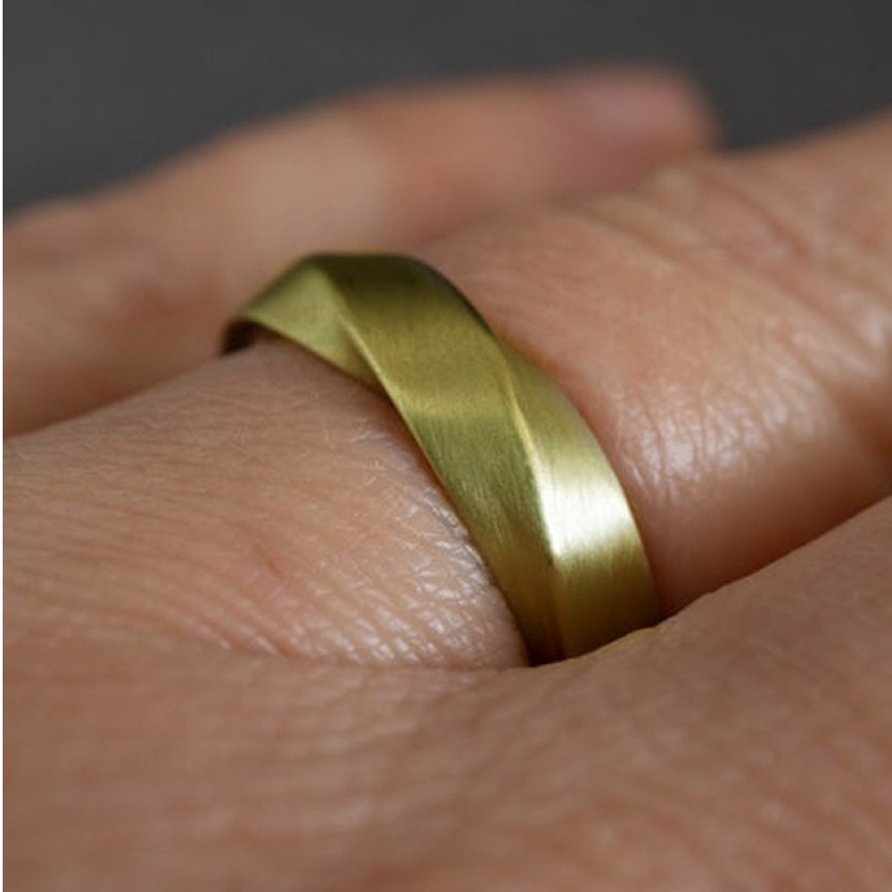18 Kt Yellow Heavy Gold Twist & Shout Mobius Wedding Band Men'S Ring - Image 2