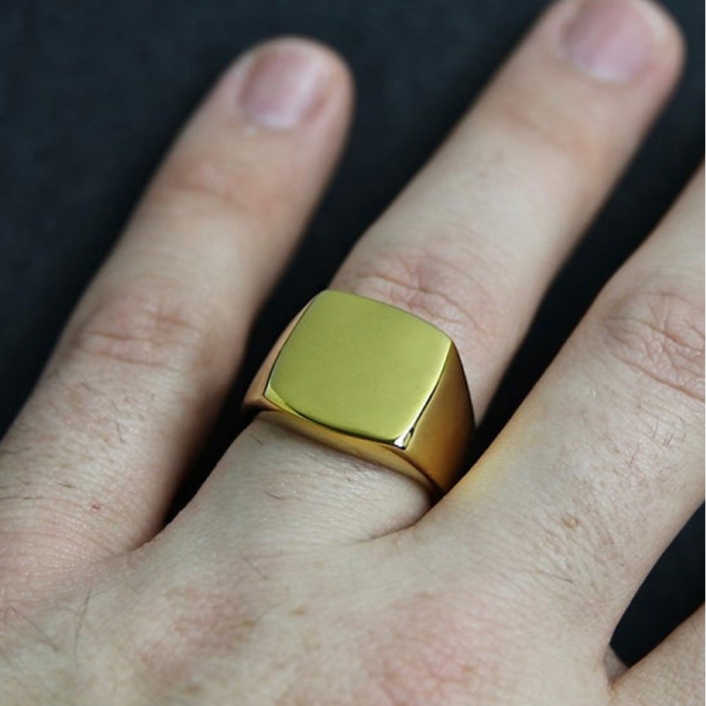 22 Kt Hallmark   Yellow Gold Square Modern Out Men'S Ring Size 7-10