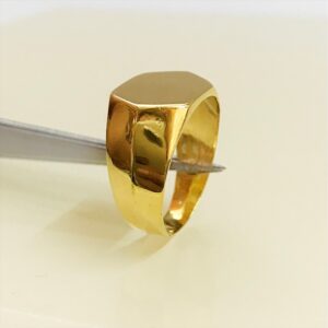 22 Kt Hallmark Yellow Gold Hexagonal Signet Men'S Ring Size 7-10