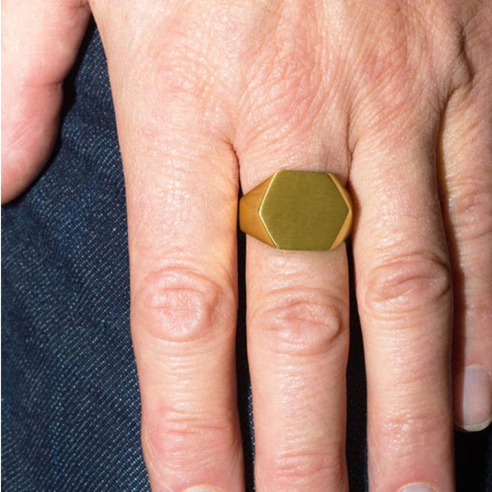 22 Kt Hallmark   Yellow Gold Hexagonal Signet Men'S Ring Size 7-10