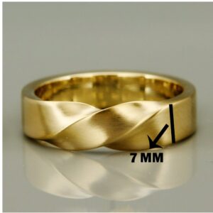 22 Kt Hallmark Yellow Gold Mobius Wedding Band Men'S Ring Size 8-10