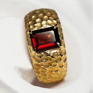 18 Kt Yellow Gold Octagon Red Garnet Engagement Chunky Unisex Ring