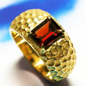 18 Kt Yellow Gold Octagon Red Garnet Engagement Chunky Unisex Ring