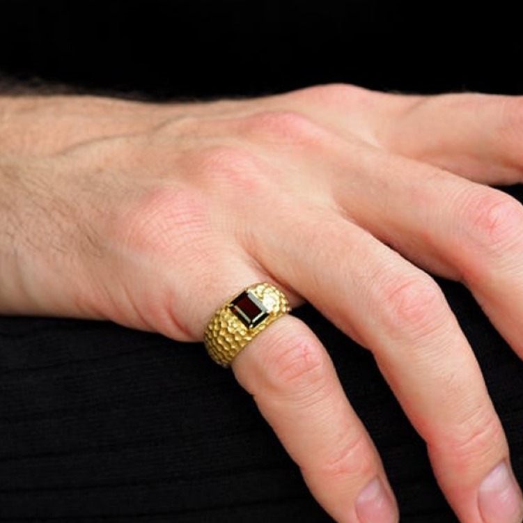 18 Kt   Yellow Gold Octagon Red Garnet Engagement Chunky Unisex Ring