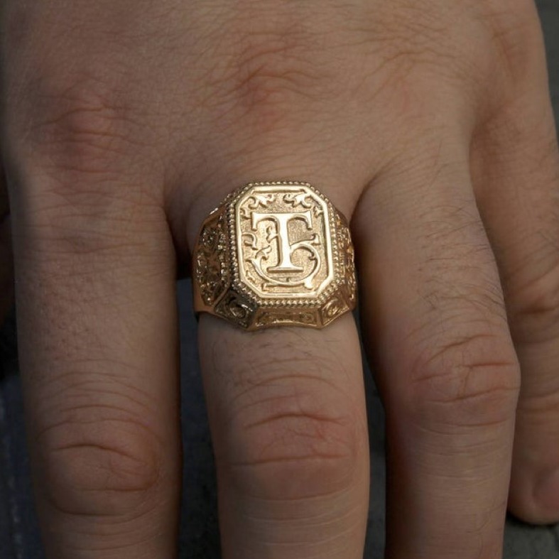 18 Kt  Yellow Gold Letter Personalized Initial Signet Men'S Ring 14 Gm