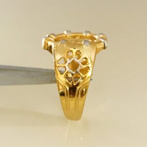 Fine Jewelry 18 Kt   Yellow Gold Queen Victoria Men'S Ring Size 9-11