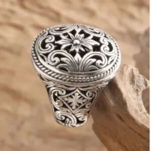 14 Kt   White Gold Jasmine Blooms Amid Forest Shrubs Ring Size 8-10