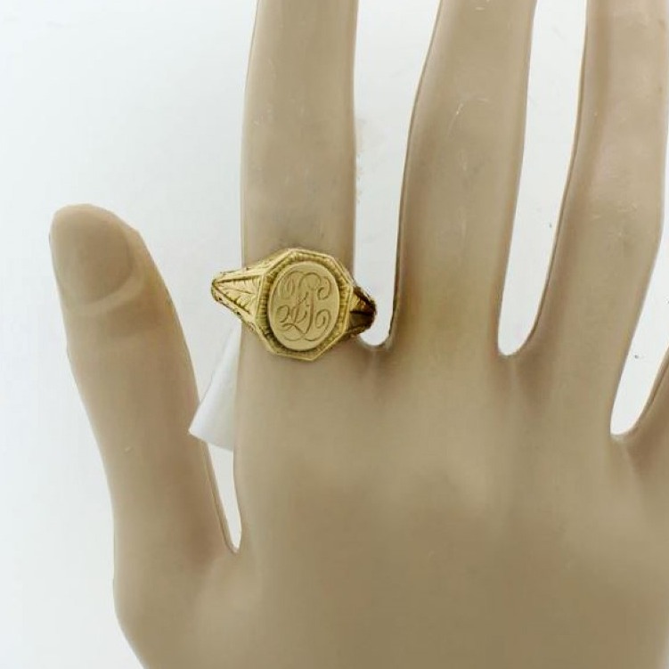 18 K Hallmark Yellow Gold Monogrammed Engraved Men'S Ring Size 8-10 - Image 2