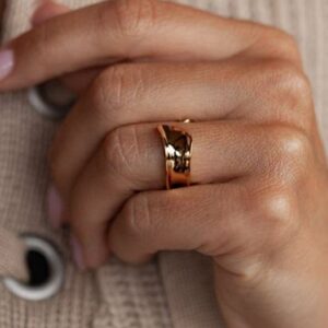 18 Kt Hallmark  Solid Yellow Gold Open Bar Twisted Band Ring Size 5-9