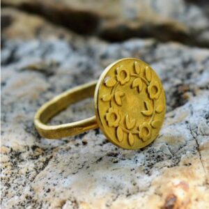 18 Kt Hallmark   Yellow Gold Textured Flowers Finger Ring Size 5-8
