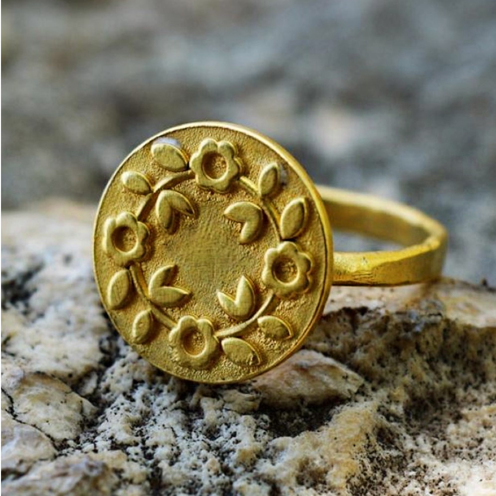 18 Kt Hallmark   Yellow Gold Textured Flowers Finger Ring Size 5-8