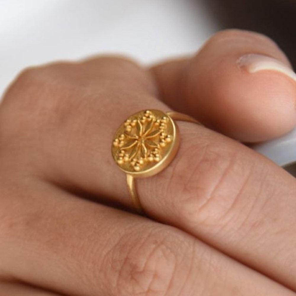 18 Kt Hallmark  Solid Yellow Gold Textured Flower Finger Ring Size 5-9