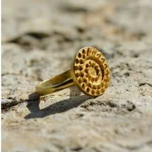 18 Kt Hallmark   Yellow Gold Textured Triangles Women Ring Size 6-9