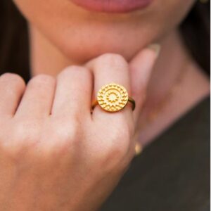 18 Kt Hallmark   Yellow Gold Textured Triangles Women Ring Size 6-9