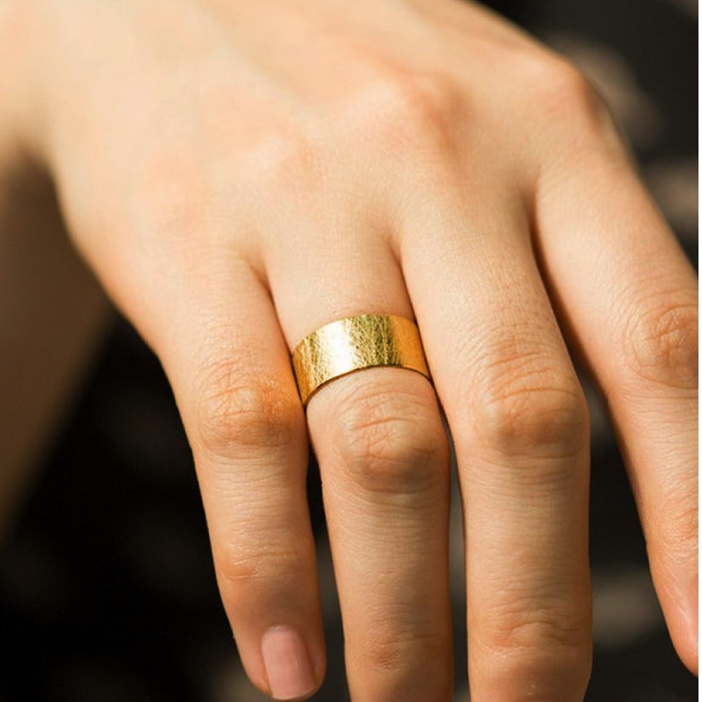18 Kt Hallmark  Solid Yellow Gold Unique Textured Band Ring Size 6-10