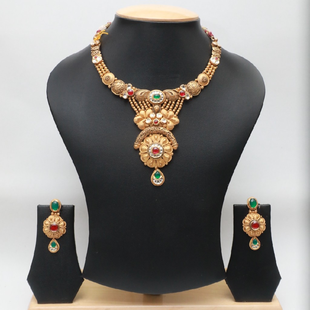 916 Antique necklace set