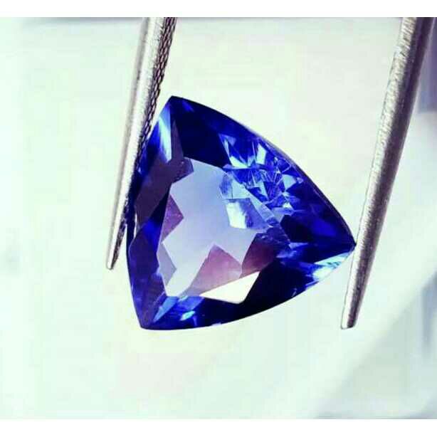 9.35ct trillion blue tanzanite