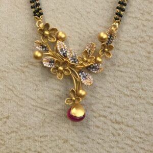 916 Gold Antique Leaf Design Pendant