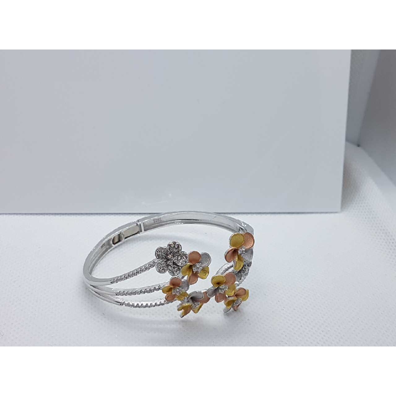 Flowers bracelet