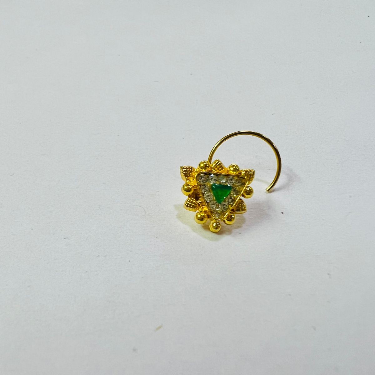 22K Gold Attractive Triangle Shape Nosepin