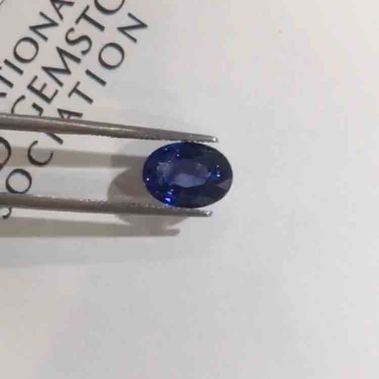 4.54ct oval blue blue-sapphire-neelam