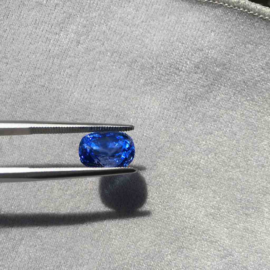 6.22ct cushion blue blue-sapphire-neelam