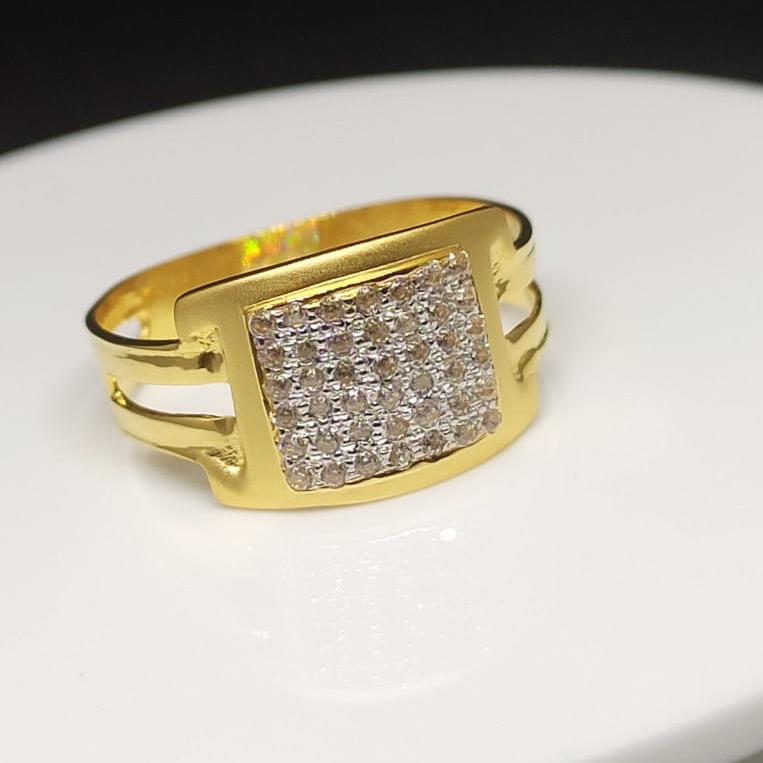 916 Gold Cz Gents Ring
