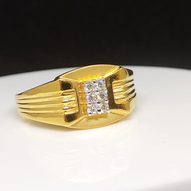 916 Gold Cz Gents Ring