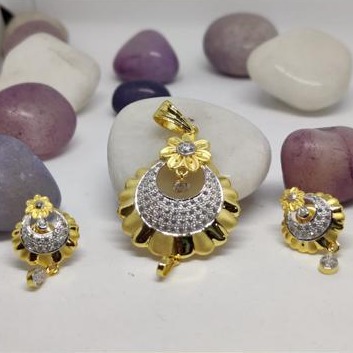 916 Gold Cz Pendant Set