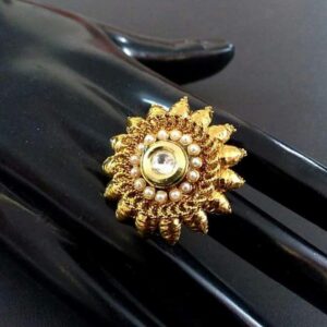 22 Kt 916 Gold Antique Ring For Ladies