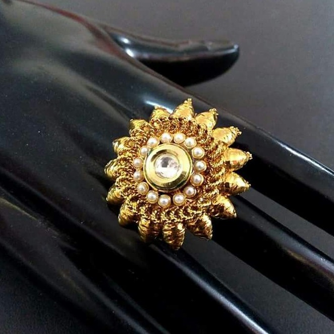 22 Kt 916 Gold Antique Ring For Ladies