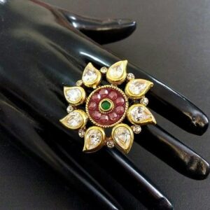 22 Kt 916 Gold Antique Ring For Ladies
