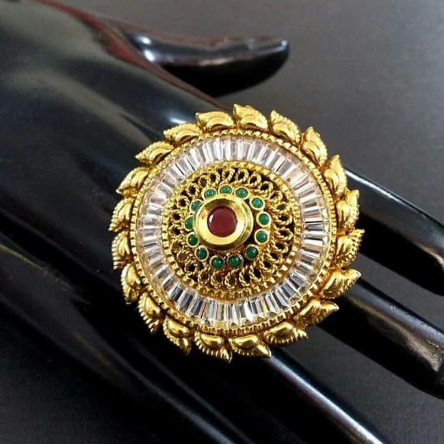 22 Kt 916 Gold Antique Ring For Ladies
