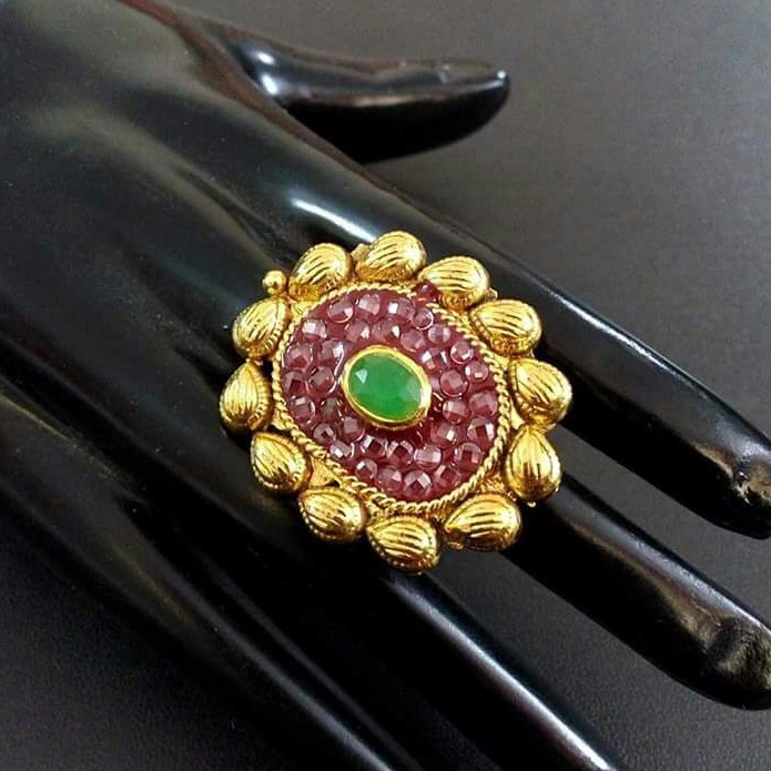 22 Kt 916 Gold Antique Ring For Ladies