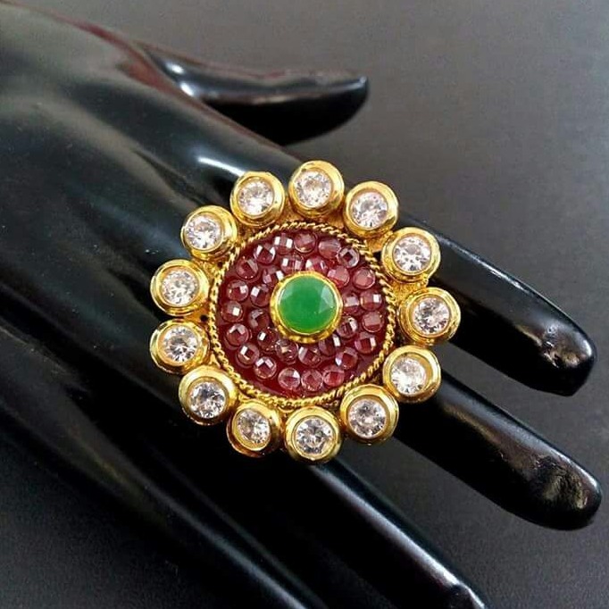 22 kt 916 gold antique ring for ladies