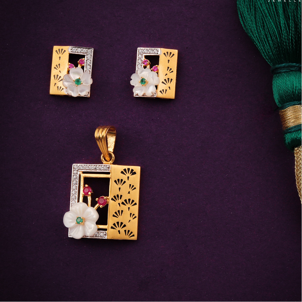 22K SQUARE PENDANT SET