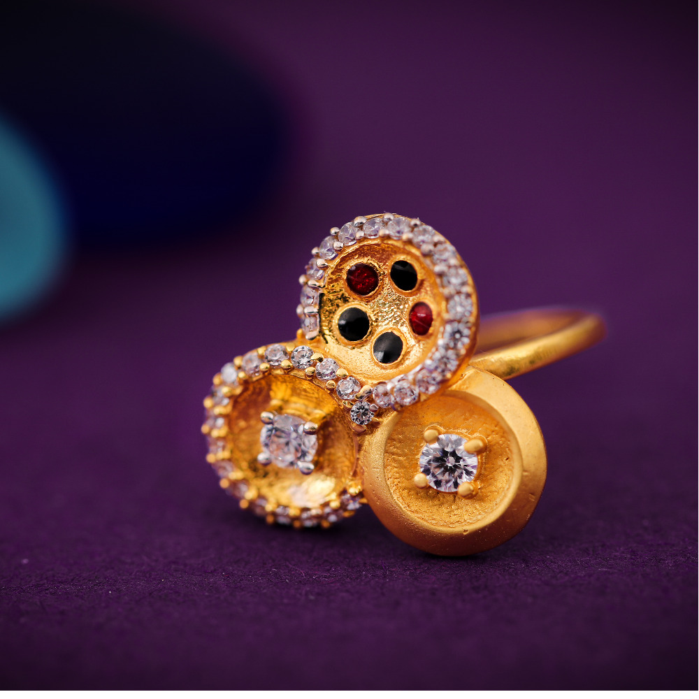 22K TRINGLE RING