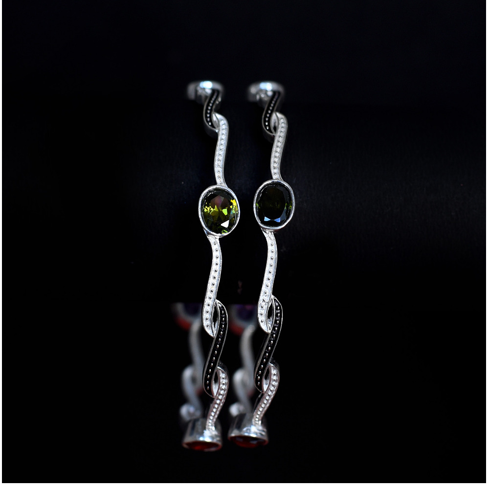 SILVER CAUSAL KADLI