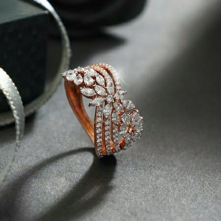 Ladies Rose ring 18 carat