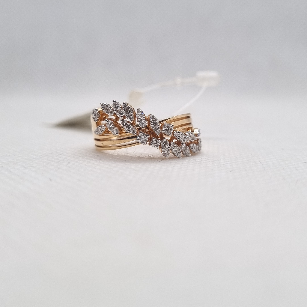 18kt sliding leaves ring
