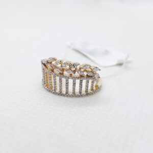 Scattered diamond ring