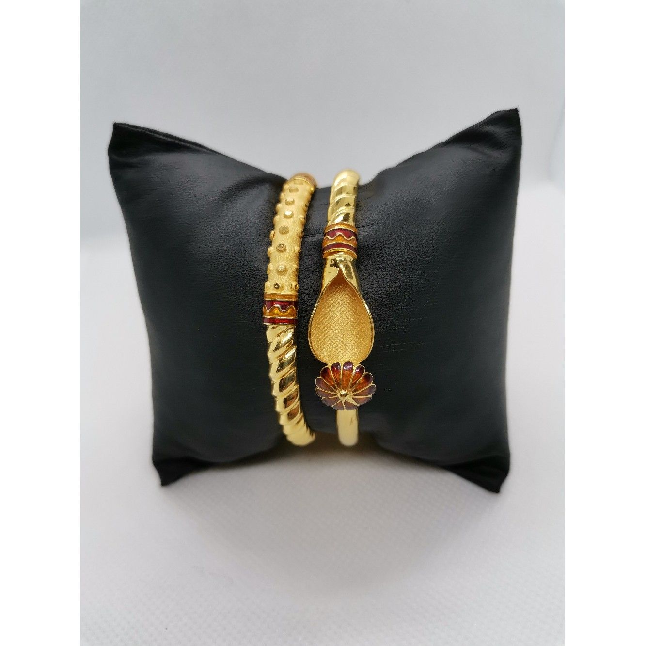 Twisted design bangle - Image 2