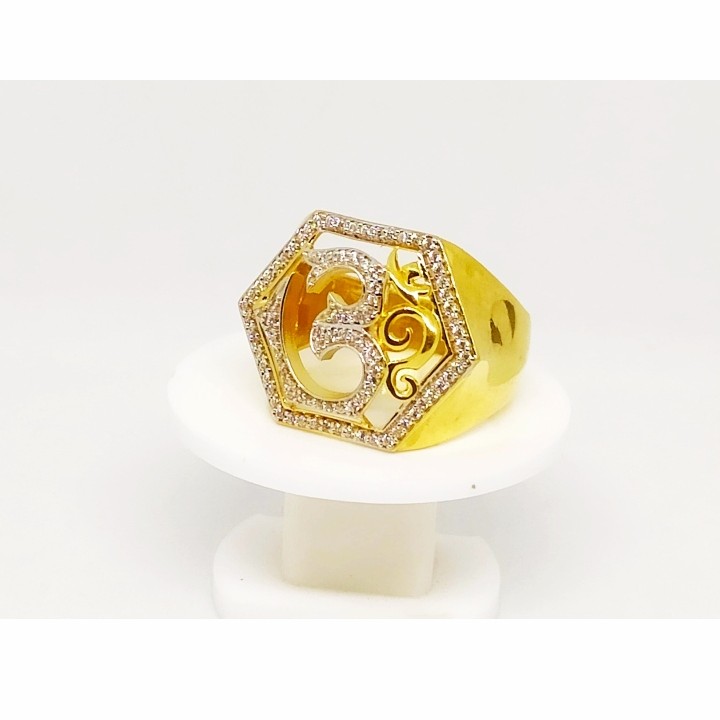 22 K Gold C Z Ring. NJ-R 0734