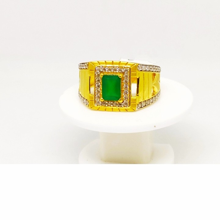 22 K Gold green stone Ring. NJ-R0725